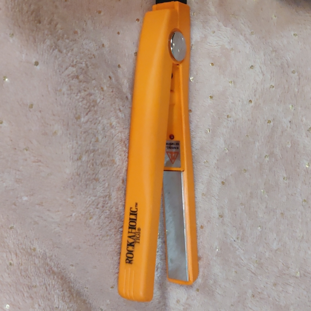 Limited edition Rockaholic TIGI traveling straightener